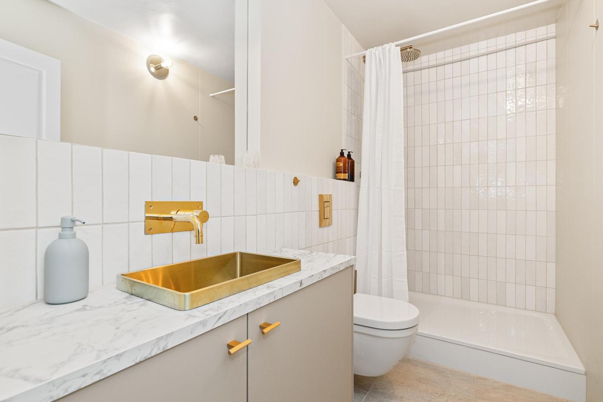 Downtown Baldursbra - Two Bedroom * Reykjavik